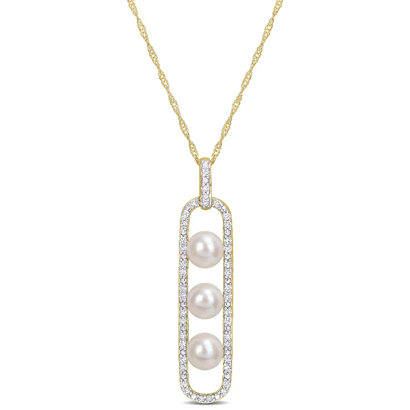 Mimi & Max 5-5.5mm Cultured Freshwater Pearl and 1/5ct TDW Diamond Drop Pendant with Chain in 10k Yellow Gold