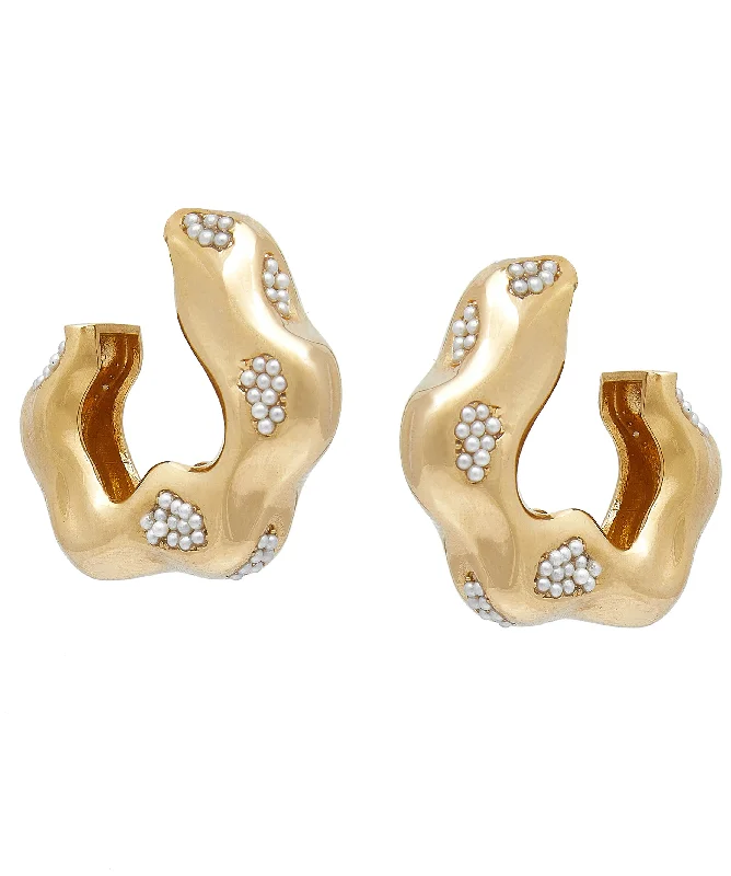 FEMININE WAVES PEARL HOOP EARRINGS