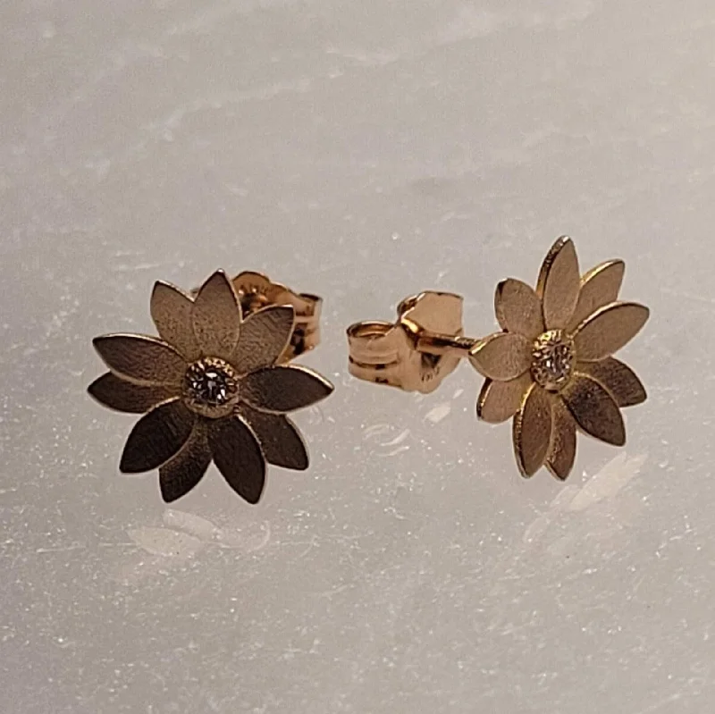 Fiore Regina Stud Earrings Gold and Diamonds