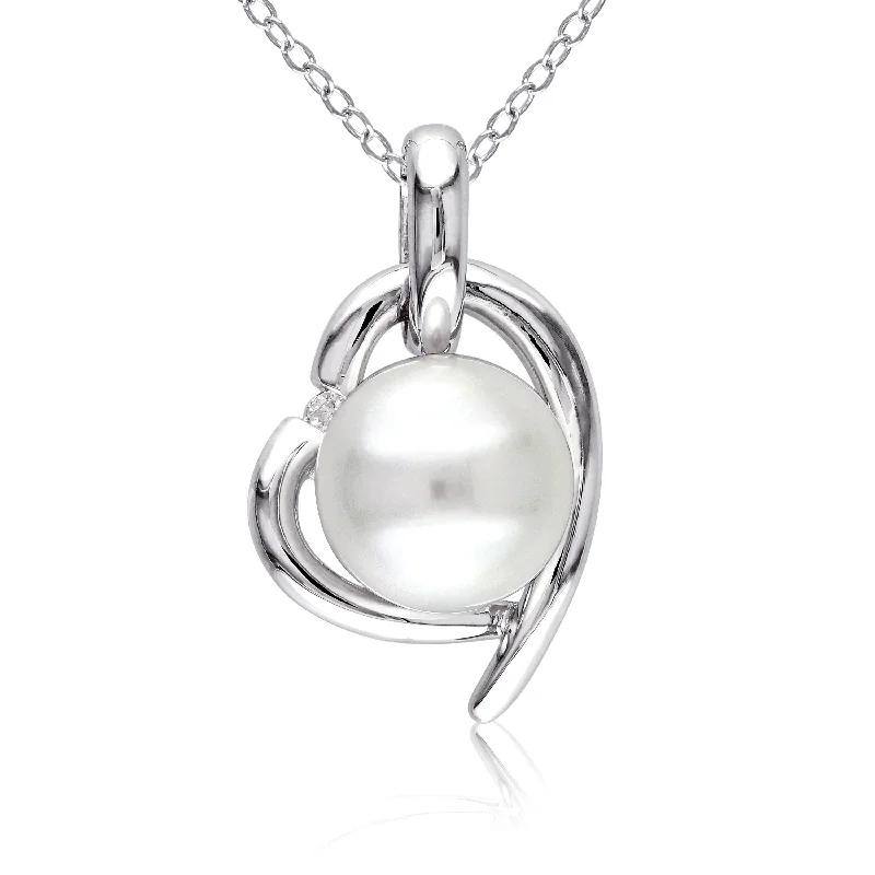 Mimi & Max 8.5-9mm White Cultured Freshwater Pearl and Diamond Heart Necklace