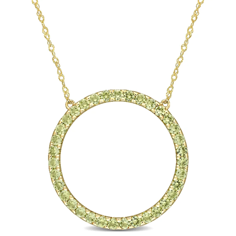 Mimi & Max 1 3/8ct TGW Peridot Open Circle Pendant with Chain in 10k Yellow Gold