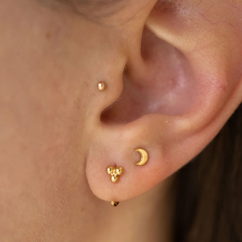 Three Dot Huggie Hoop Earrings in Gold