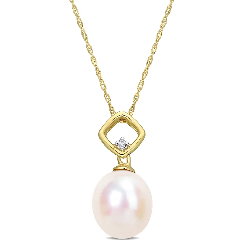 Mimi & Max 9-9.5mm Cultured Freshwater Pearl and Diamond Accent Drop Pendant with Chain in 10k Yellow Gold