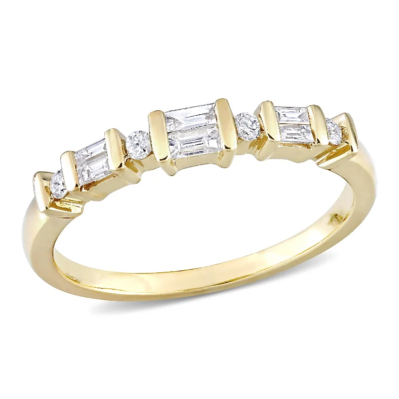 Mimi & Max 1/5ct TW Baguette and Round Diamond Anniversary Band 10k Yellow Gold