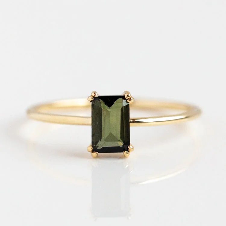 Solid Gold Essential Baguette Ring